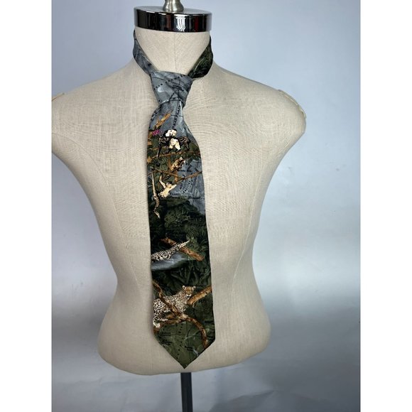 Wembley Endangered Species Made in USA Tie  OS Greens  Animals Silk - Picture 15 of 16